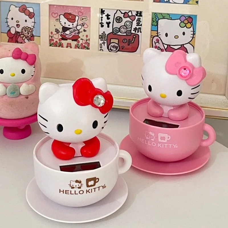 Figura Kawaii Sanrio HelloKitty con Cabezal Oscilante, Alimentada por Energía Solar, para Decoración del Tablero del Automóvil, Anime, Linda, de Dibujos Animados, Portátil, Antideslizante