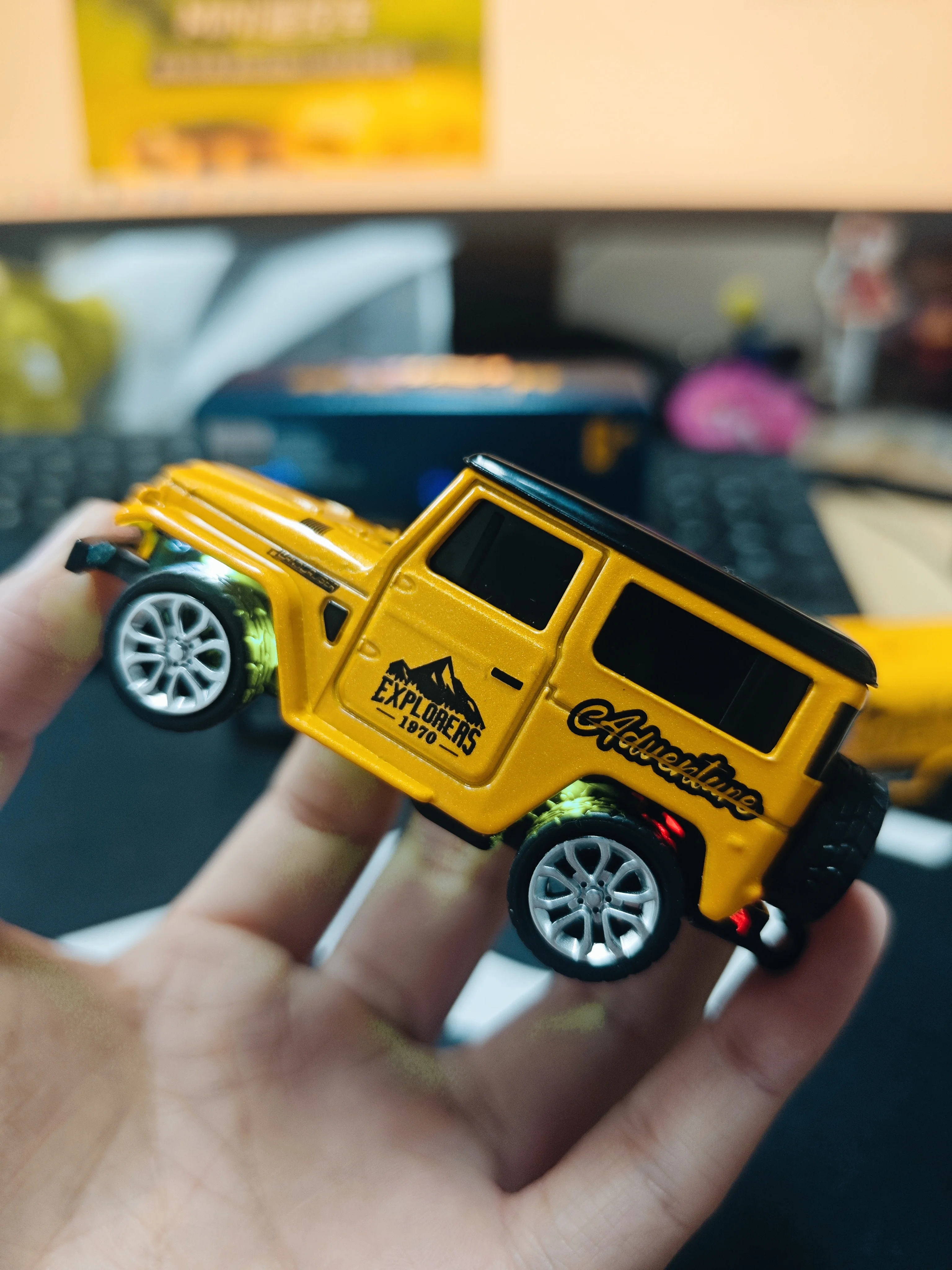 Nouveau produit transfrontalier Mini bureau petite voiture télécommandée jouet pour hommes sans fil dérive escalade alliage garçon jouet voiture cadeau de vacances