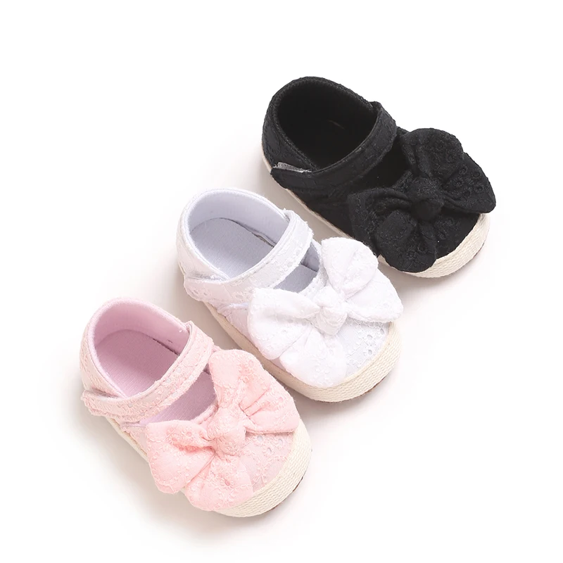 A Set of Adorable Baby Footwear Featuring a Charming Flower Pattern, Ideal for Both Indoor And Outdoor Use, Designed to Prevent