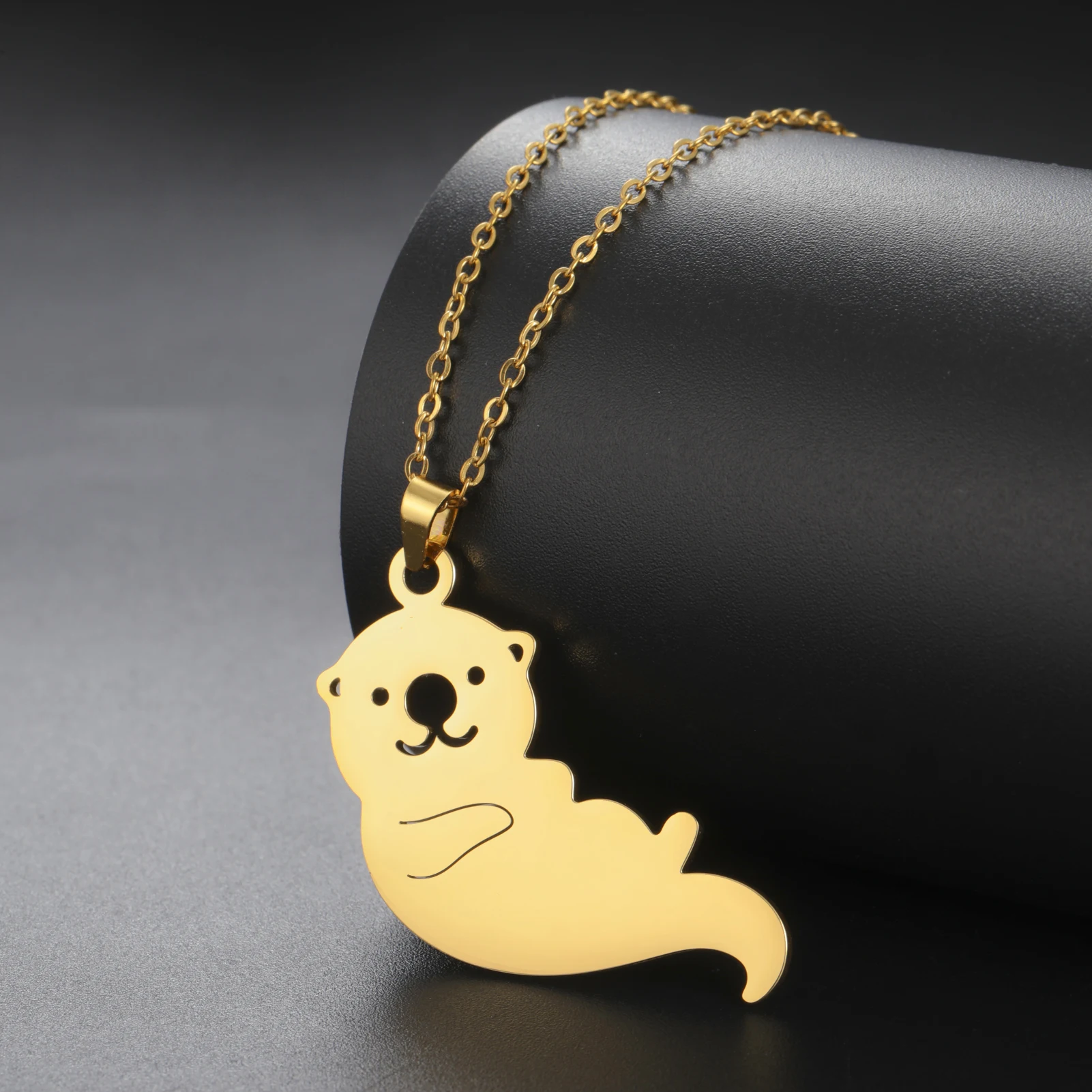 Cazador Stainless Steel Lying Sea Otter Pendant Necklace for Women Girls Necklaces Jewelry Birthday Christmas Gift Trend 2024