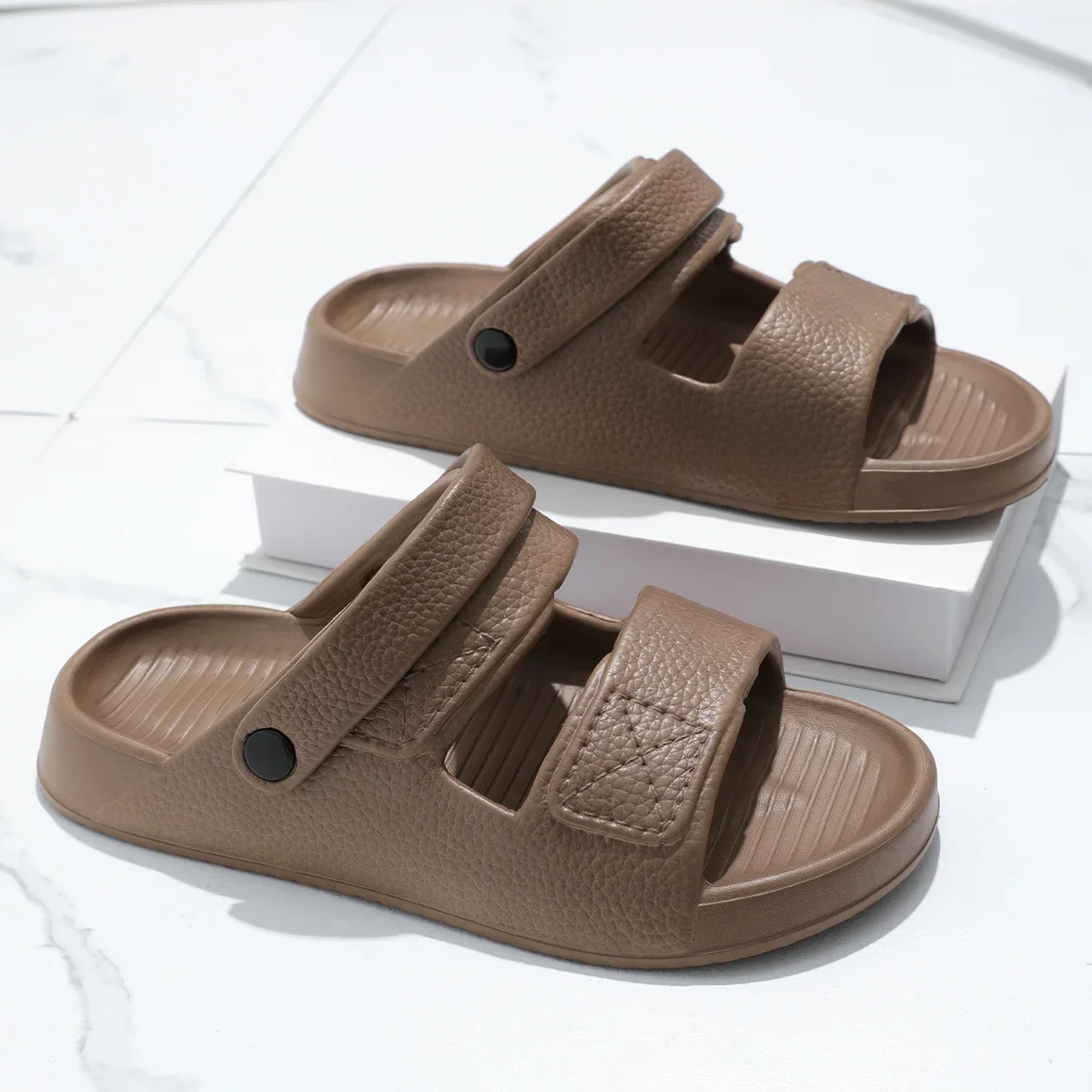 

Summer Men Sandals New Non-slip Outdoor Sandals Comfortable Soft Bottom Indoor Slippers