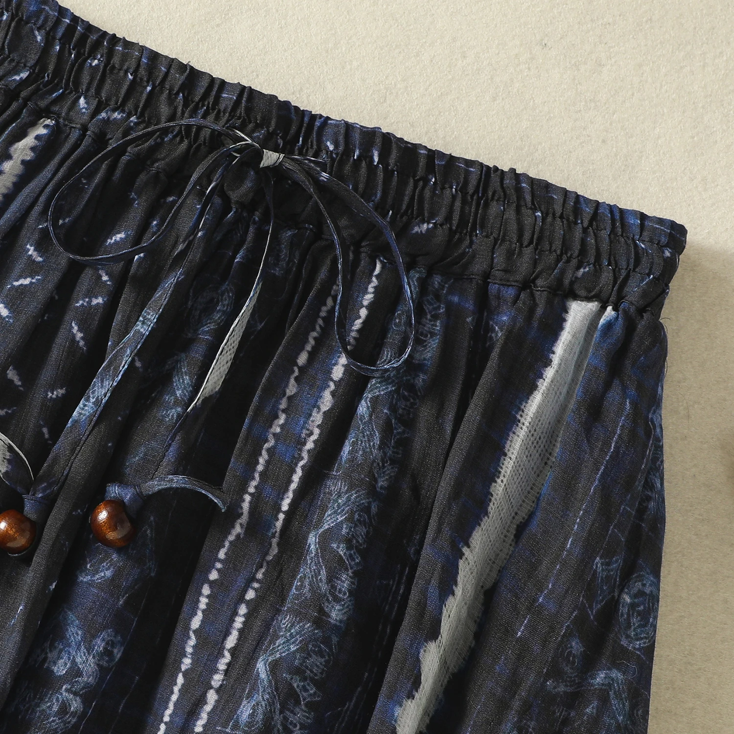 تنورة نسائية متوسطة الطول بقصة A-line فضفاضة ورقيقة للصيف، مصنوعة من القطن وألياف الليوسيل المطبوعة، بخصر متوسط الارتفاع