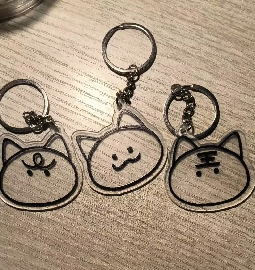 Ciondolo per borsa in acrilico con portachiavi gatto "Love and Deep Space" e "Qin Che", portachiavi carino e creativo come regalo per gli amici