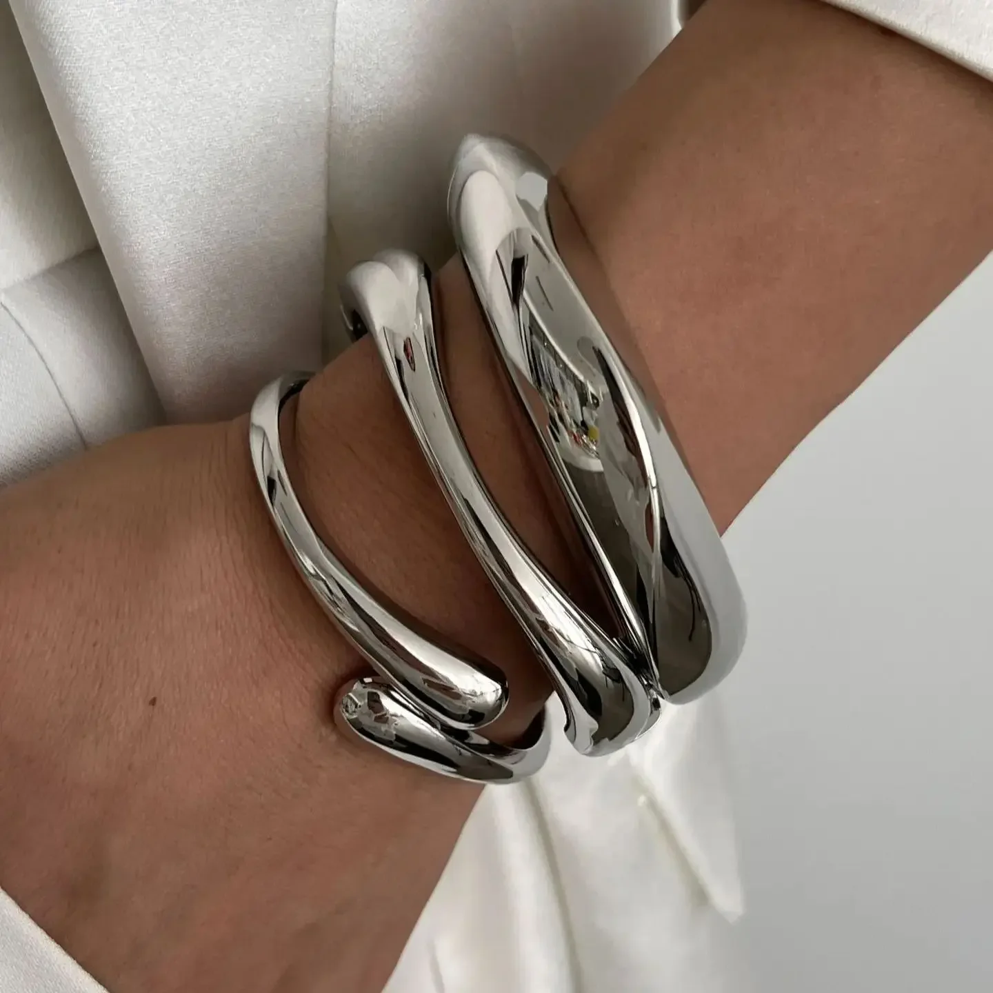 Bracelet Manchette Élégance – Style Glamour Vintage Femme – Image 3