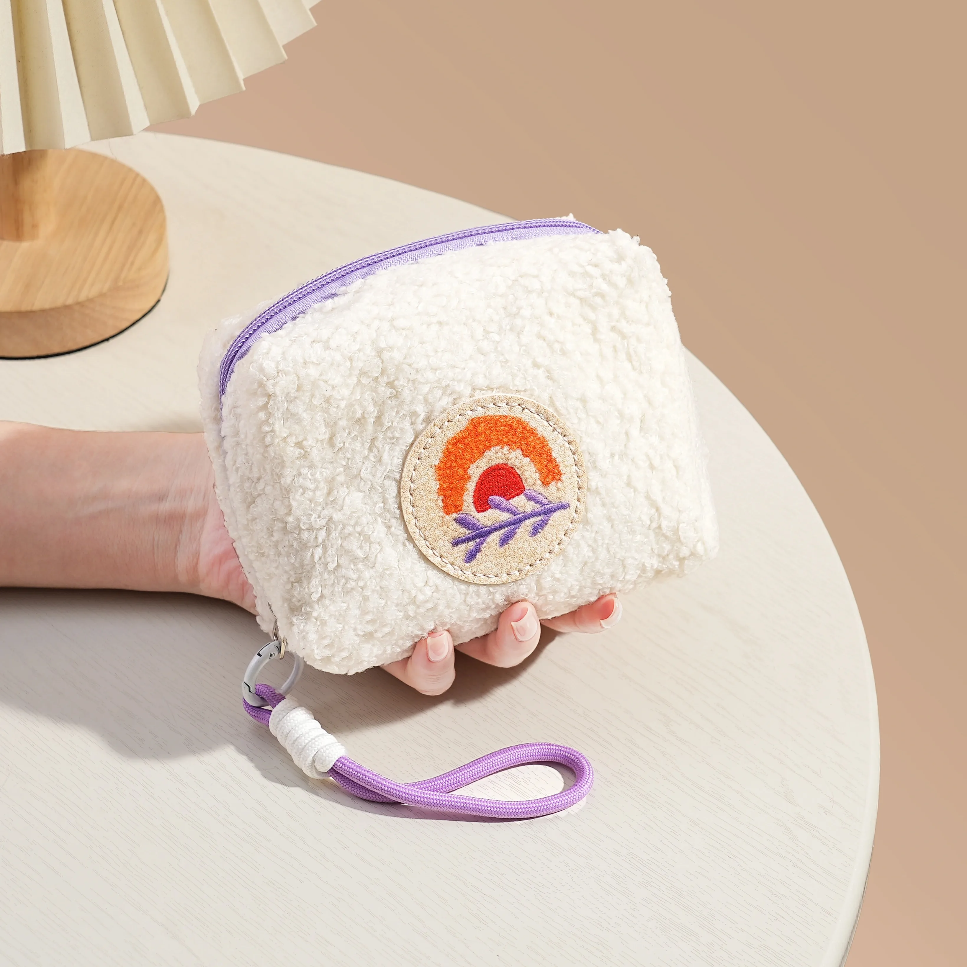 adoravel-bolsa-de-maquiagem-portatil-de-veludo-teddy-estojo-para-absorventes-higienicos-conveniente-para-estudantes-bolsa