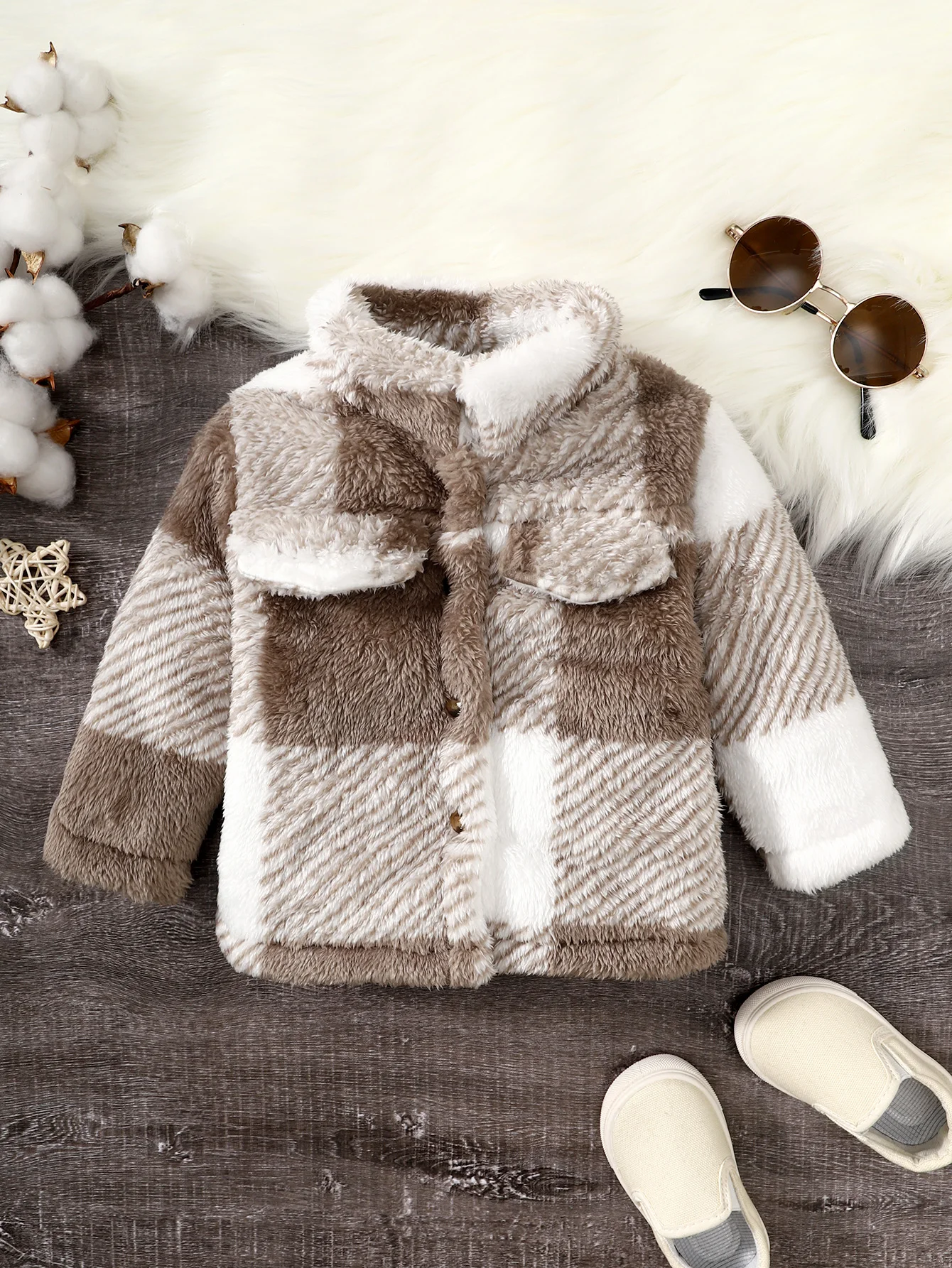 

Baby clothing long sleeved button khaki checkered printed furry jacket suitable for men and women's bags to wear in winter