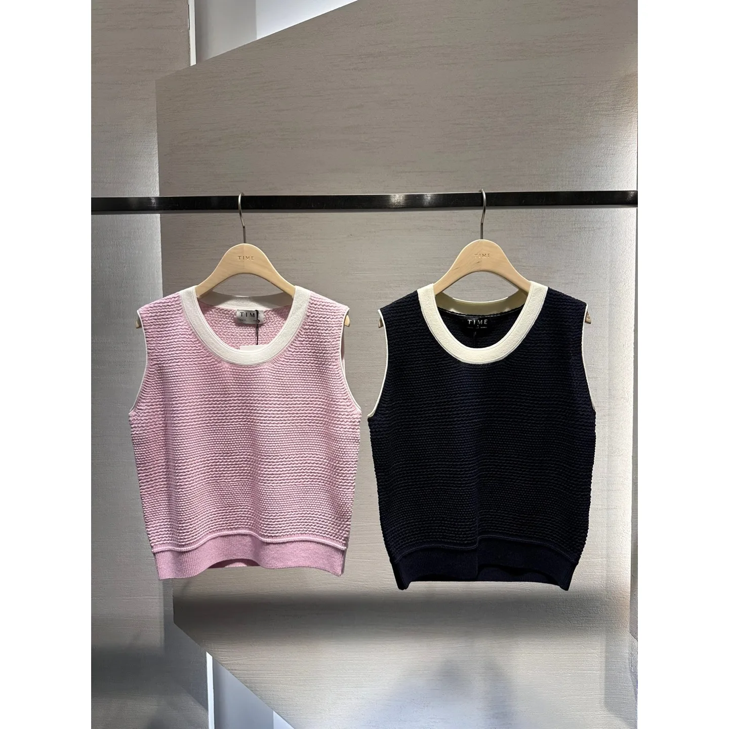 เสื้อคาร์ดิแกนถักเกลียว 3 มิติ สีสปริงโคลิออนเกาหลี พร้อมเสื้อกั๊ก ชุดสองชิ้น ex Commute Sle Long Sve