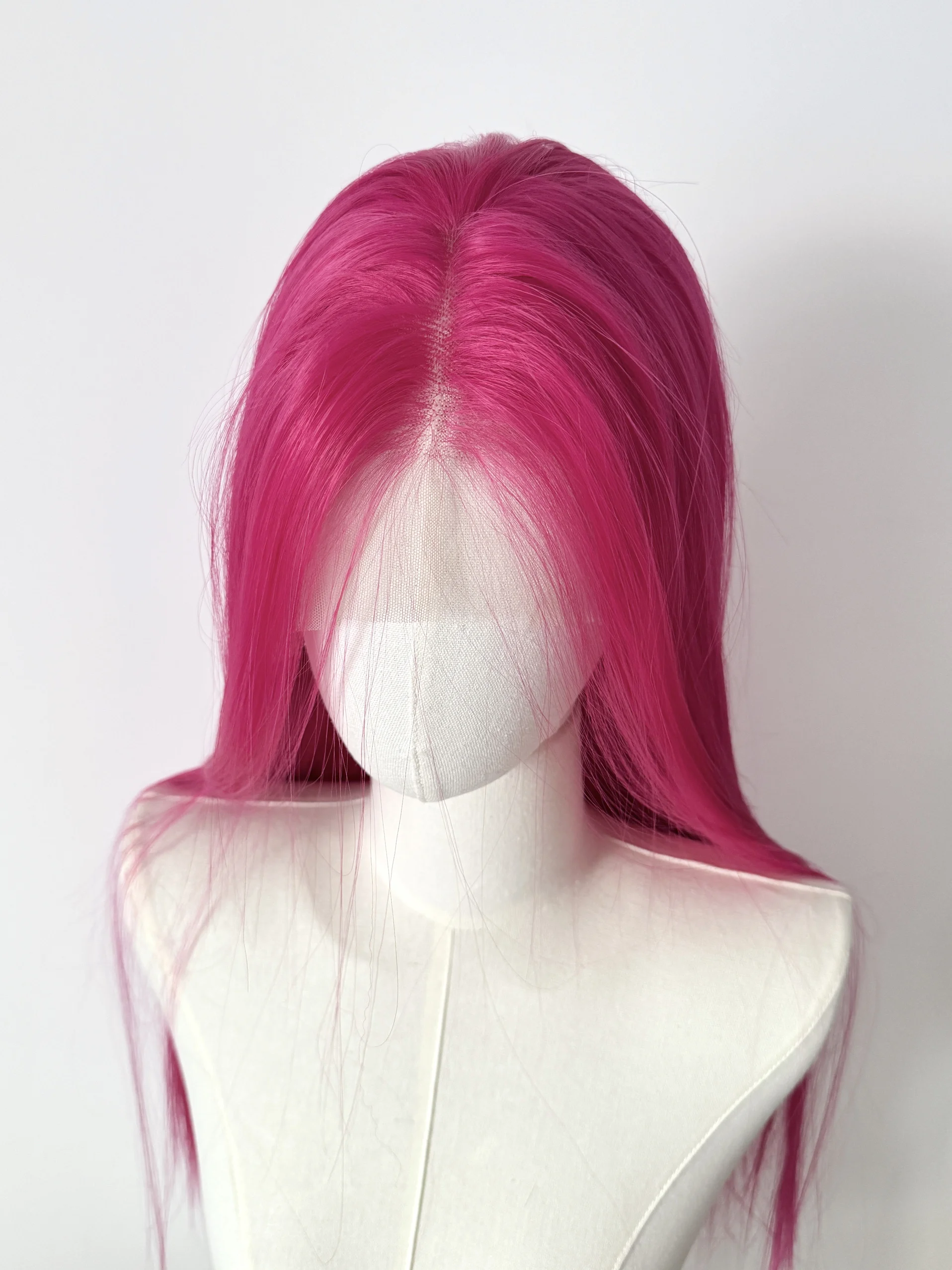 วิกผมลูกไม้สีแดงกุหลาบสำหรับผู้หญิง ถอนขนแล้ว ผมตรงยาว 13*4  วิกผมสังเคราะห์ทนความร้อนแบบธรรมชาติสำหรับคอสเพลย์ ขนาด 26 นิ้ว