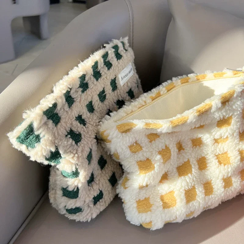 

Women Plush Color Clashing Cosmetic Bag Travel Organizer Bag Multi-purpose Wash Bag Female Large Capacity Fashion Makeup Bags