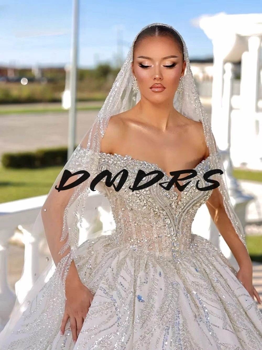 

Delicate Crystals Women Wedding Dress Shiny Ball Gown Off the Shoulder Lace Up Back Luxury Elegant Bridal Gown Customized