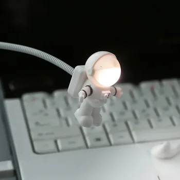 Przenośna lampka nocna z zasilaniem USB w kształcie astronauty lampka na biurko do czytania diodami LED 5V do komputera z laptopem, miłośnicy przestrzeni