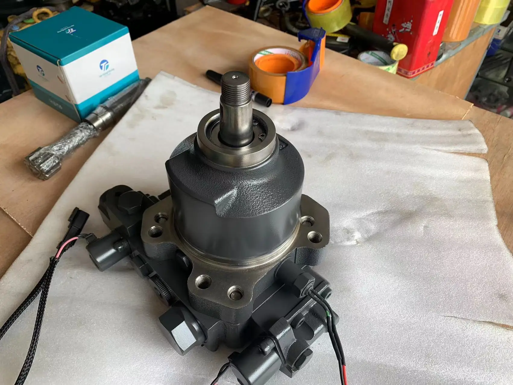 محرك المروحة الهيدروليكية TLF 708-7S-00761 للرافعة ذات العجلات WA320-7 WA270-8 WA320-8 #4