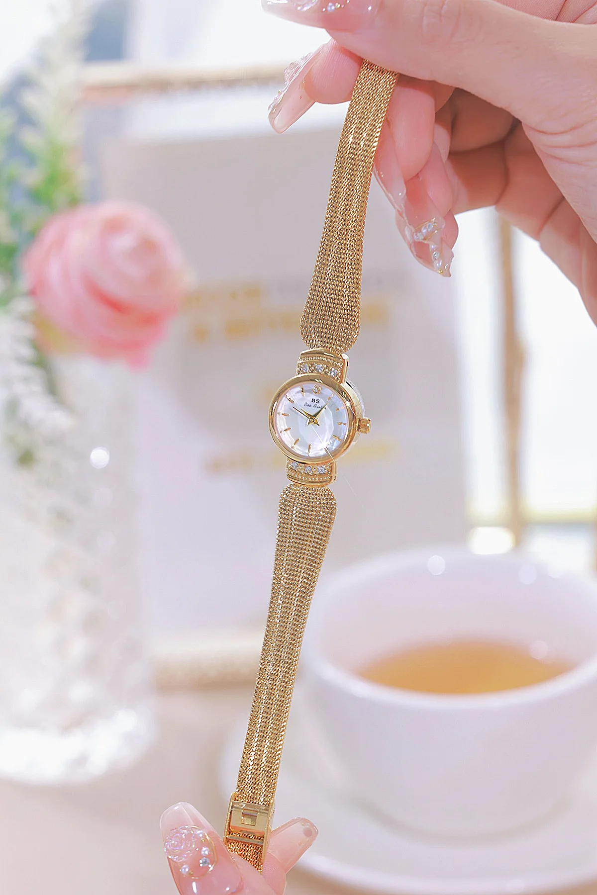 

Легкие роскошные женские часы из пшеницы, высококачественные темпераментные часы с цепочкой, изысканные украшения с бриллиантами, кварцевые наручные часы с круглым циферблатом