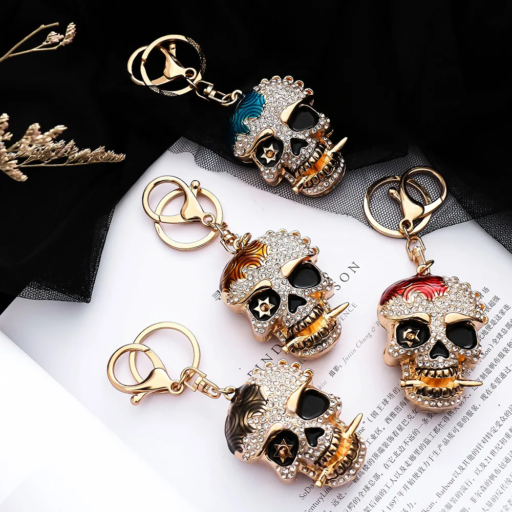 1PC Diamond Studded Creative Skull Keychain 3D Hip Hop Car Bag Pendant Christmas Halloween Decoration Gift for Friends