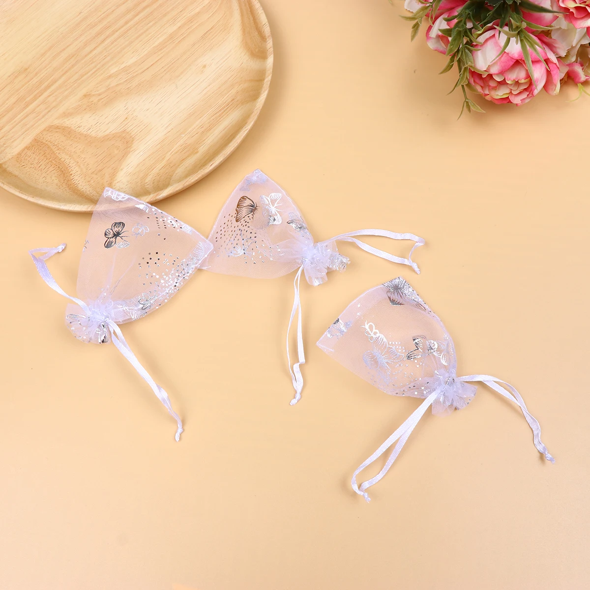 50 Uds. Bolsas de Organza de mariposa plateada con cordón para regalo de joyería, bolsas de recuerdo de fiesta de boda, bolsas de almacenamiento bronceadoras