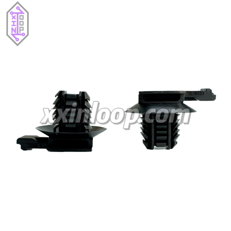 

151‑00925 Panel Mount Connector Clip Black PA66 FIR‑Tree 0.6‑6 mm Panel Thickness Oval Hole Fixing Automotive Wiring Harness