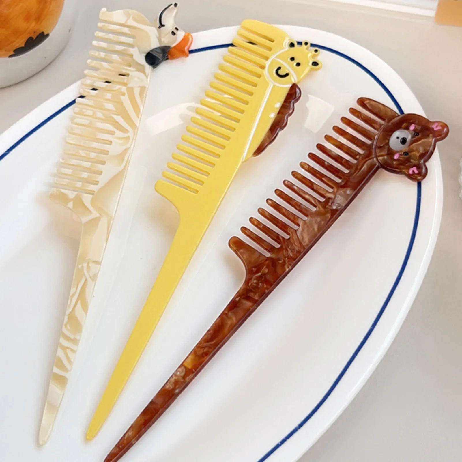 

Cartoon Long-handled Comb Cute Bear-shaped Hairbrush Creative Design Fashionable Student-friendly Portable Straightening Comb