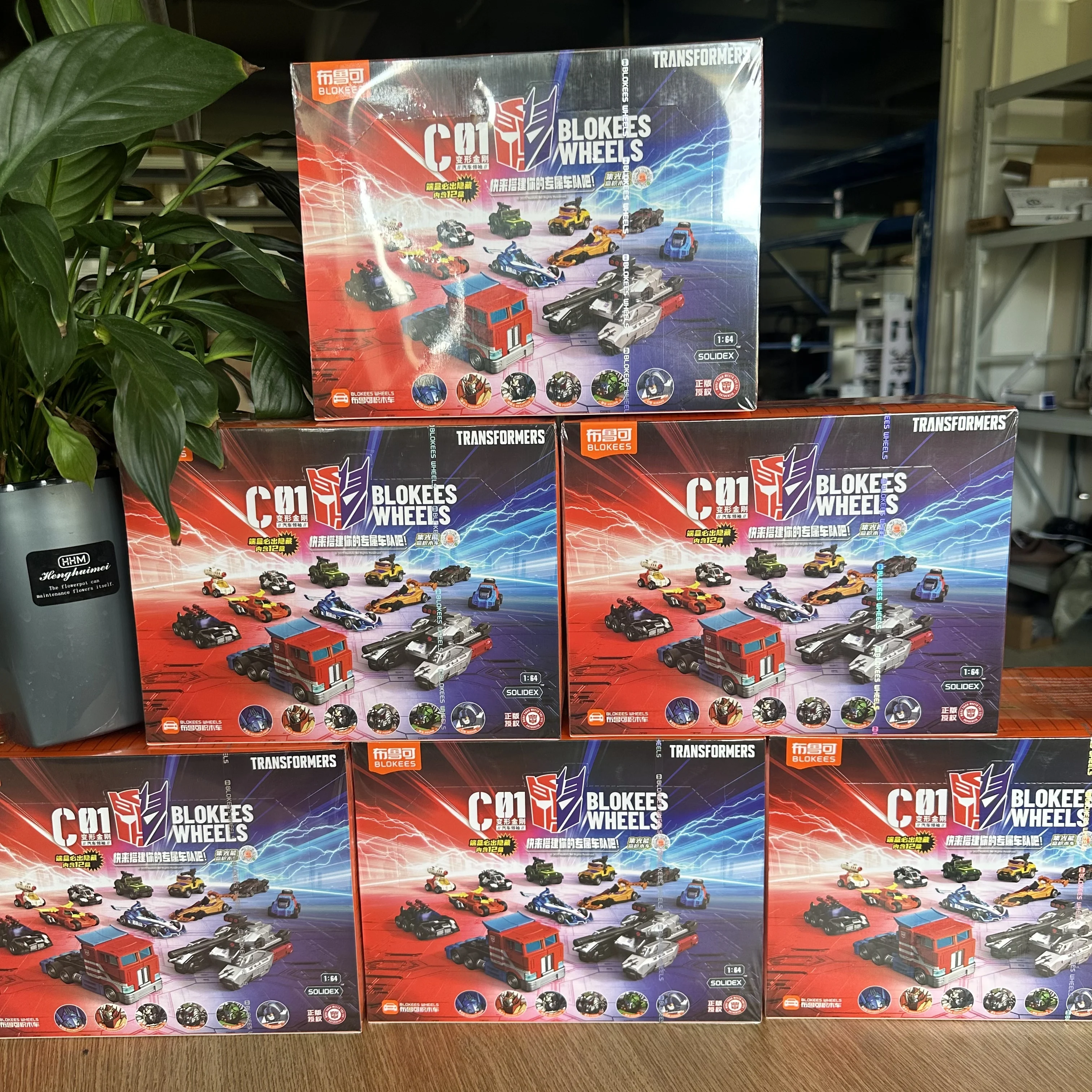 

Blokees Wheels Transformers C01 Optimus Prime Truck Высокотемпературное покрытие Глянцевая поверхность Оригинальная лицензия Коллекционная игрушечная машинка