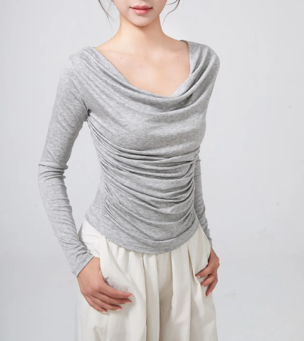 Einseitiges, langärmeliges T-Shirt für Damen, geeignet für Fitnessstudio, schmal geschnitten, vielseitig einsetzbar, als Sport-Überwurf, für Pilates, Training und Yoga, Oberteil, Bekleidung. – Detail 4