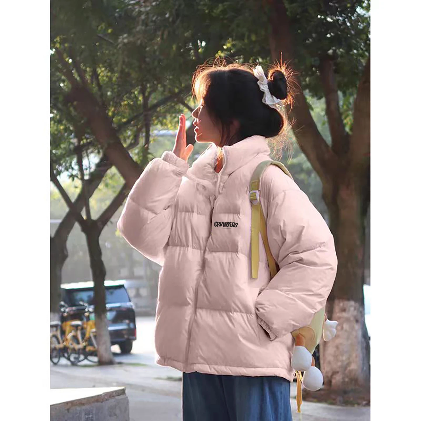 เสื้อพาร์กาแบบยูนิเซ็กซ์ ลายตารางหมากรุก ดีไซน์ดั้งเดิม คลาสสิก ดีไซน์มีเอกลักษณ์  ให้ความรู้สึกวินเทจ  ลุคเรโทร  โทนสีกลางๆ