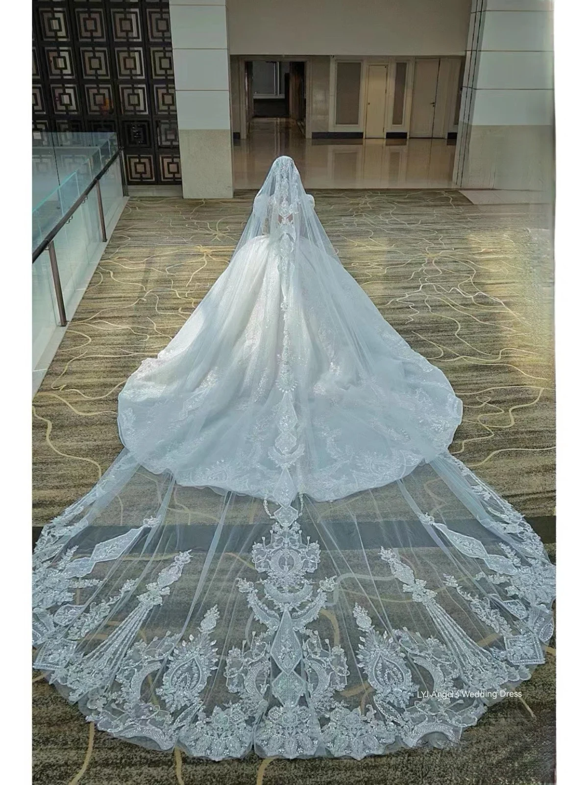 Unique Lace Wedding Veil Long Luxury Bridal Accessory with Comb One Layer for Brides MM Wedding Accessories