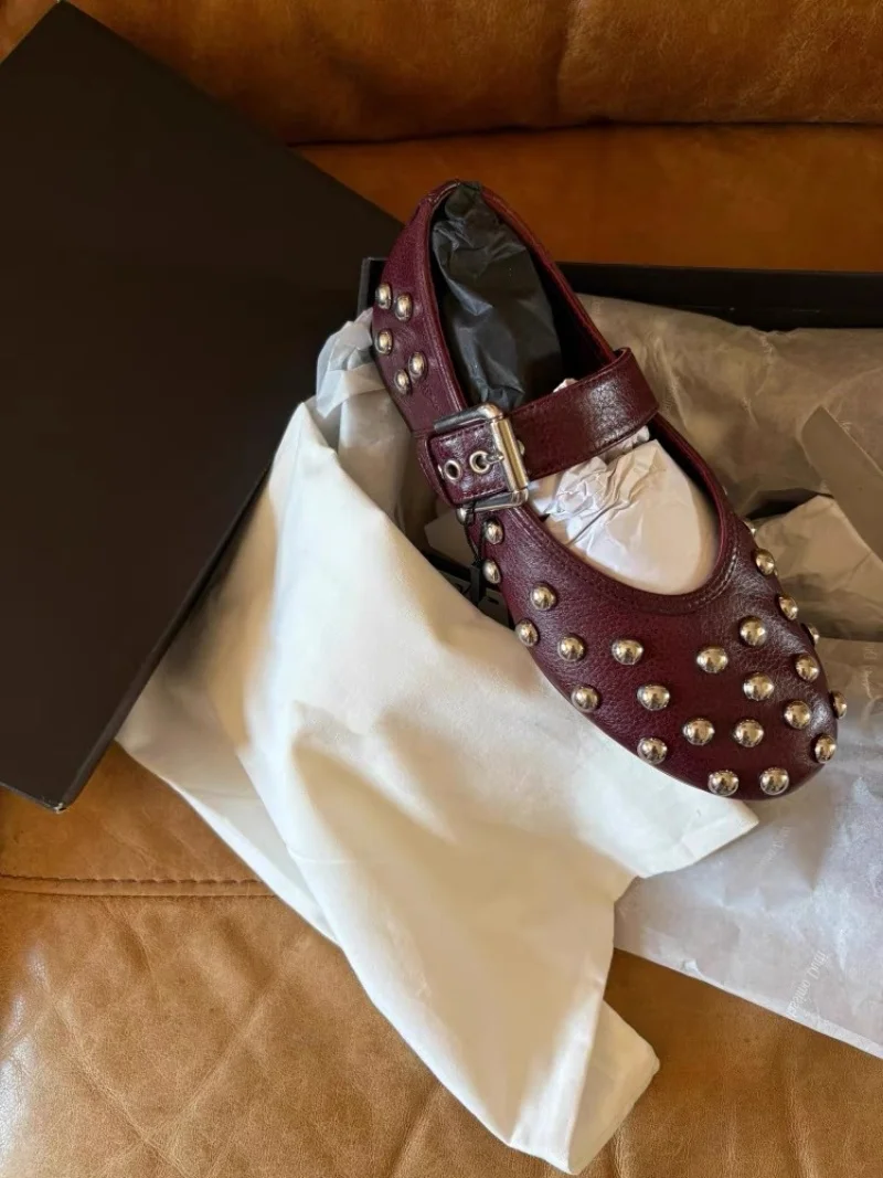 

2025 New Summer Women's Ballet Dhoes Round Toe Flat Buckle Rivet Decoration Retro Punk Street Ladies Shallow Single Shoes