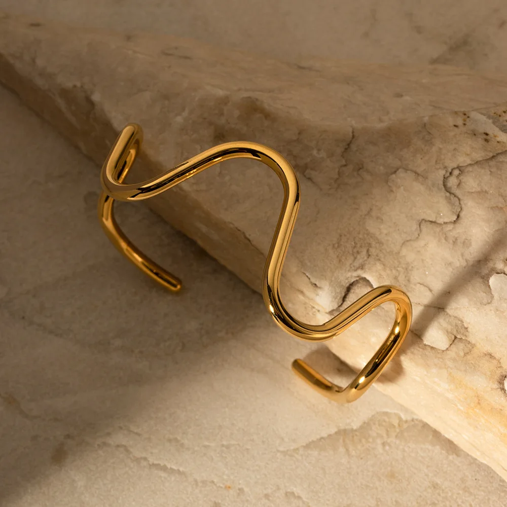 Stainless Steel PVD 18K Gold Plated Tarnish Waved Bangles For Woman Jewelry Wholesale Trendy