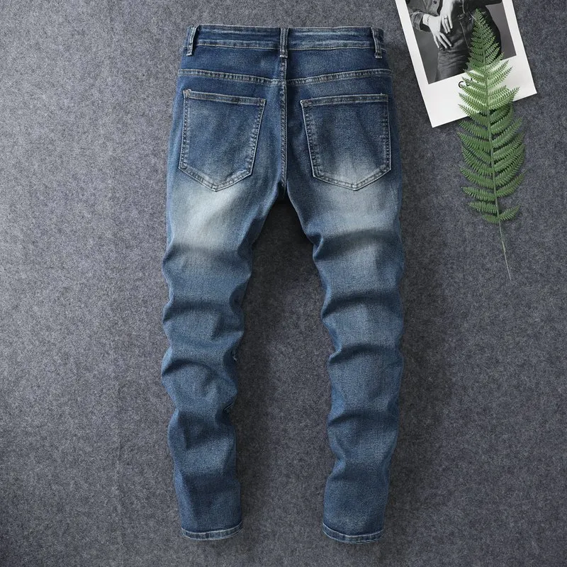 2024 estate nuova cerniera impiombata jeans uomo trendy high street elastico slim fit piedi piccoli casual retrò moto denim pantaloni