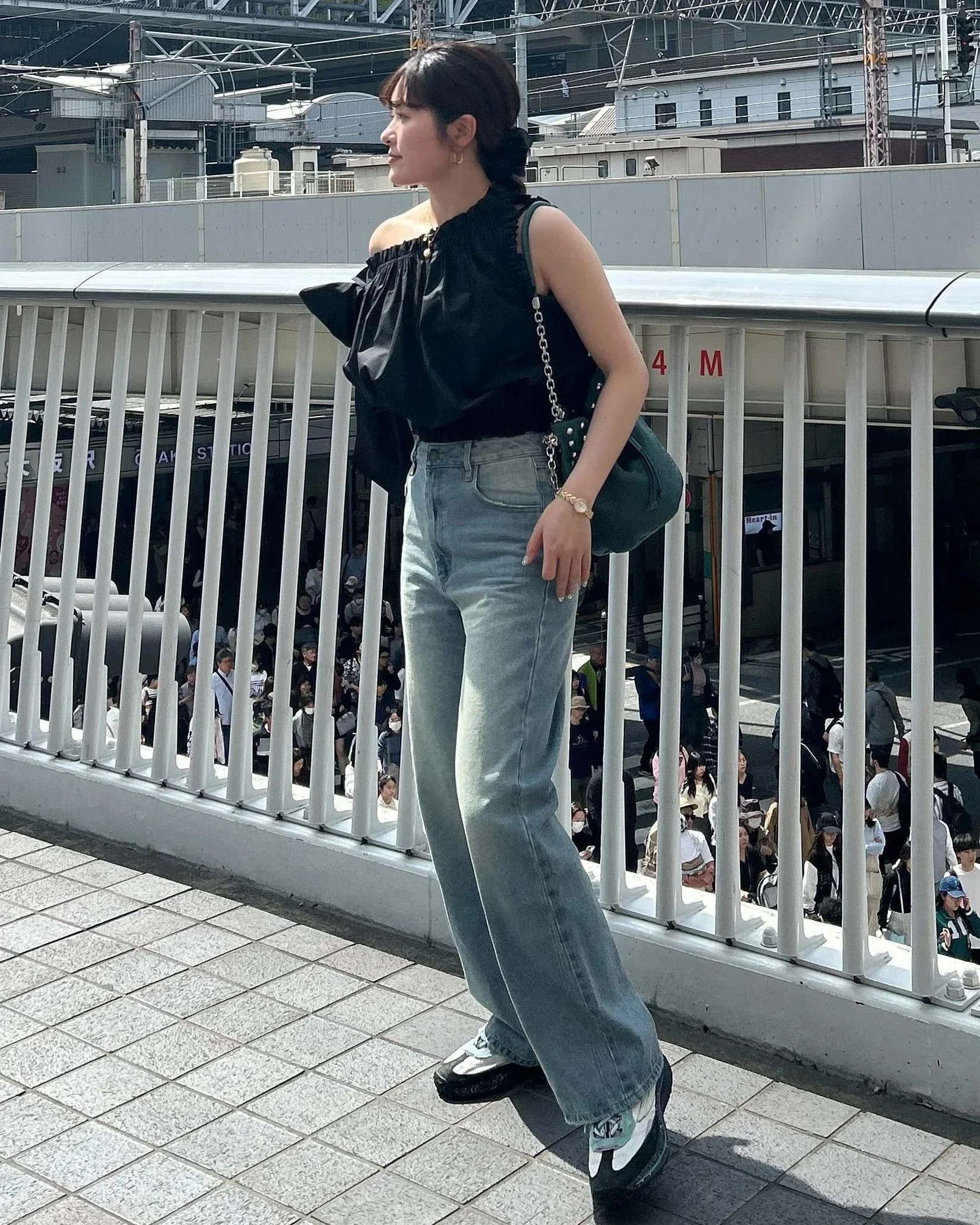 2025 Japanese Women's Personalized Off-the-shoulder Pleated Fungus Bow Asymmetrical Short Top Black and White Shirt Blouse Mujer