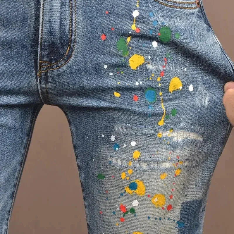 Pantaloncini di jeans strappati stampati dipinti ad spruzzo di fascia alta per uomo in estate, pantaloni corti casual slim fit elasticizzati sottili