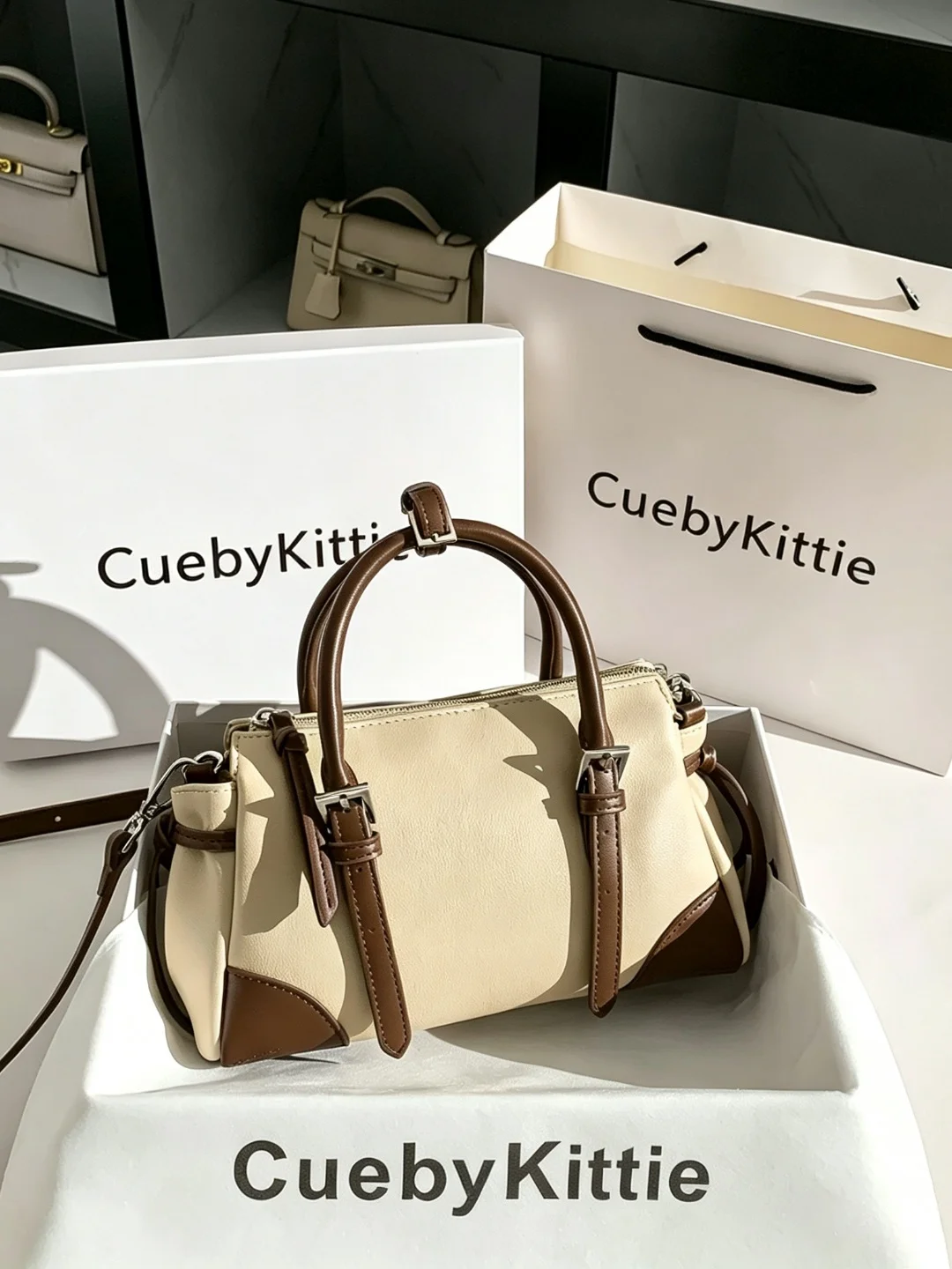 sac-bandouliere-femme-cueby-kittie-sac-a-l'epaule-pour-trajets-quotidiens-sac-boston-bicolore-nouvelle-collection-2026-sac-tendance-et-decontracte