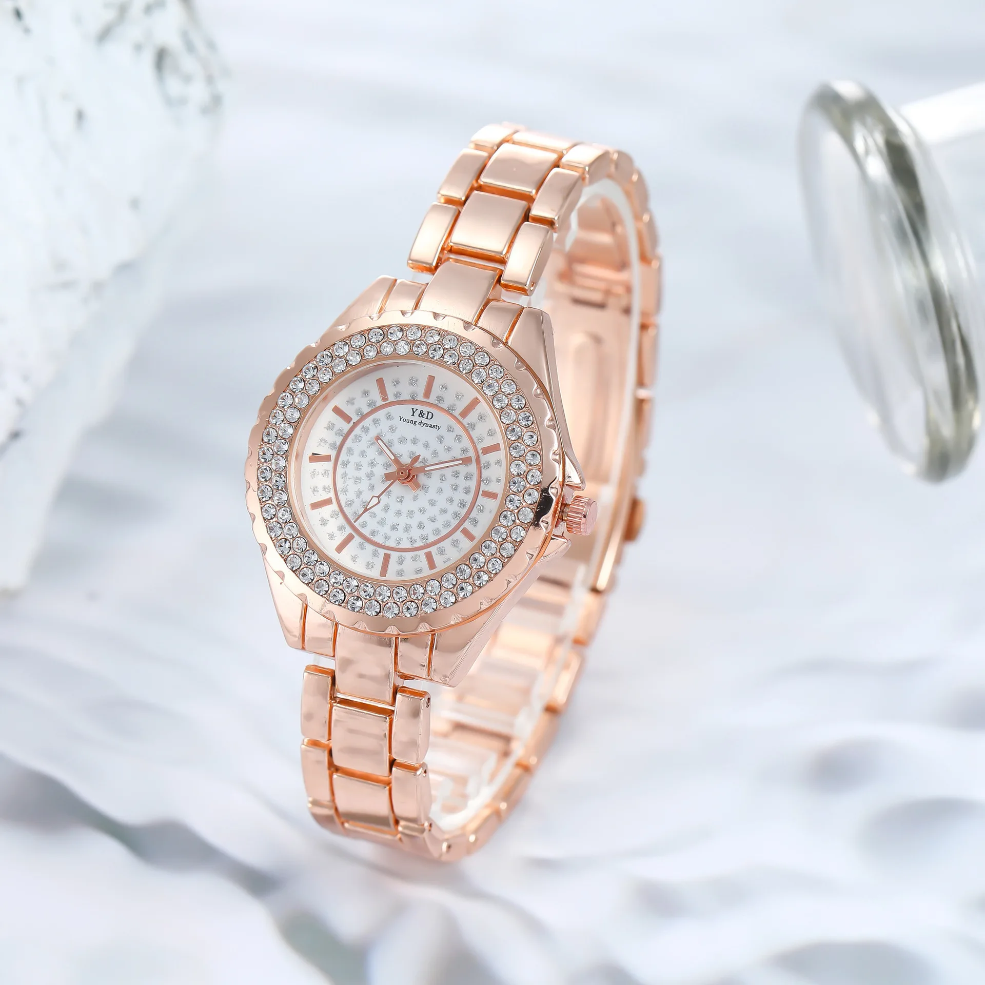 นาฬิกาควอตซ์สำหรับผู้หญิงสายนาฬิกาโลหะนาฬิกาผู้หญิงแบรนด์หรูพร้อมดาวเต็มพลอยเทียมสายนาฬิกาโลหะ