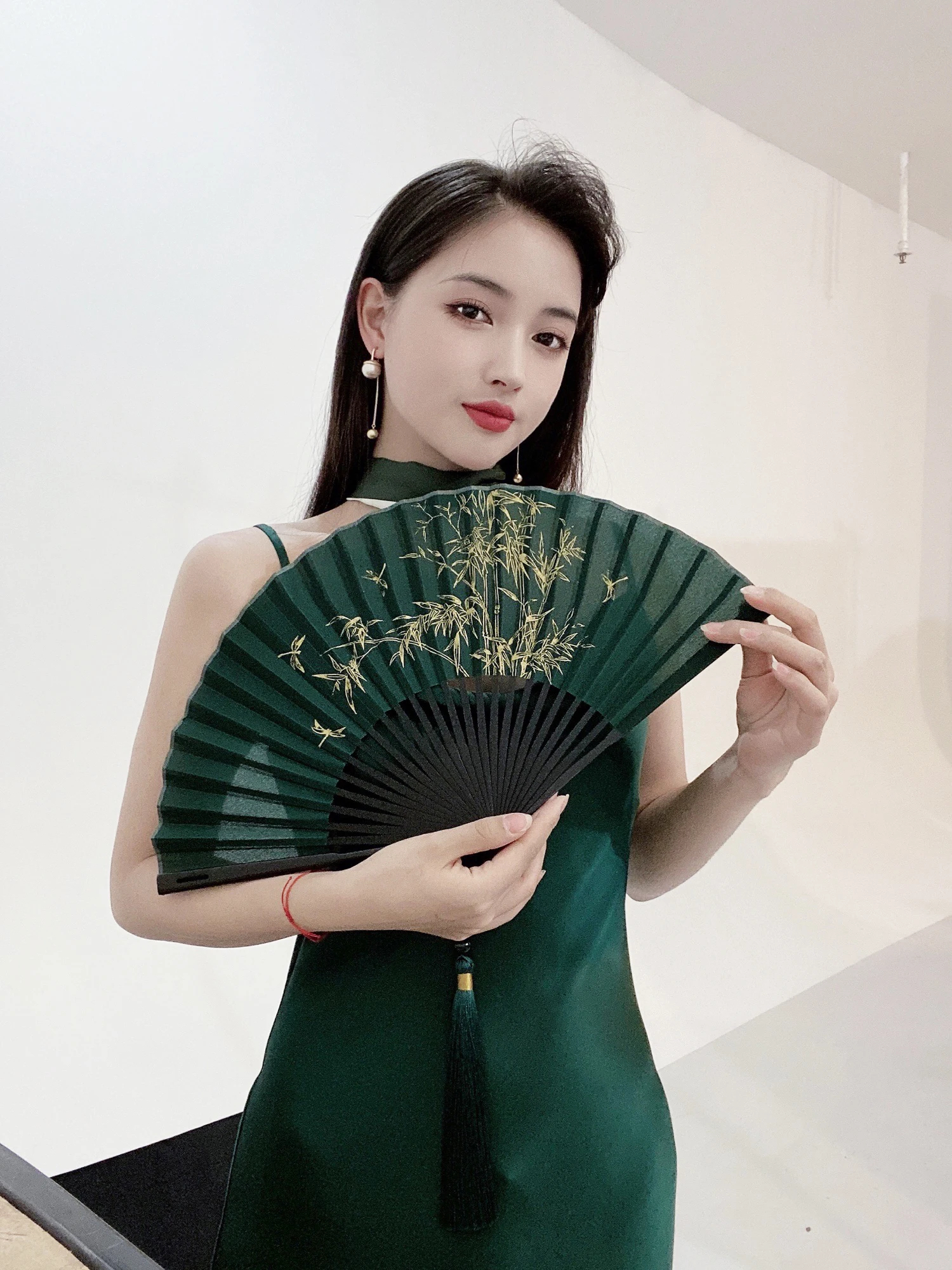 Chinese style folding fan Silken fans of different décor Easy to carry a hand fan Collection of household craftsmanship