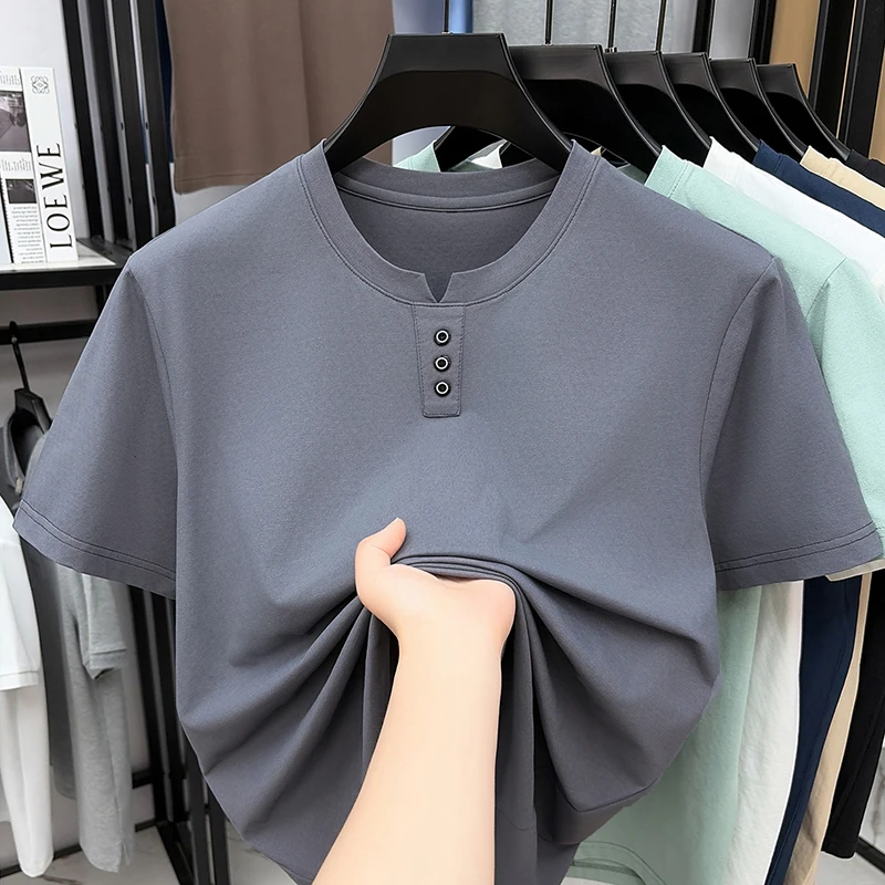Herren Casual Kurzarm Henley T-Shirt mit V-Ausschnitt und drei Knöpfen, leichte, atmungsaktive T-Shirts für Herren, Alltagsoutfits. – Detail 9