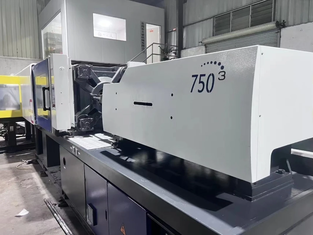 Picture 7: 200 Ton  Molding Machine Plastic  Machine Toothbrush Production Line