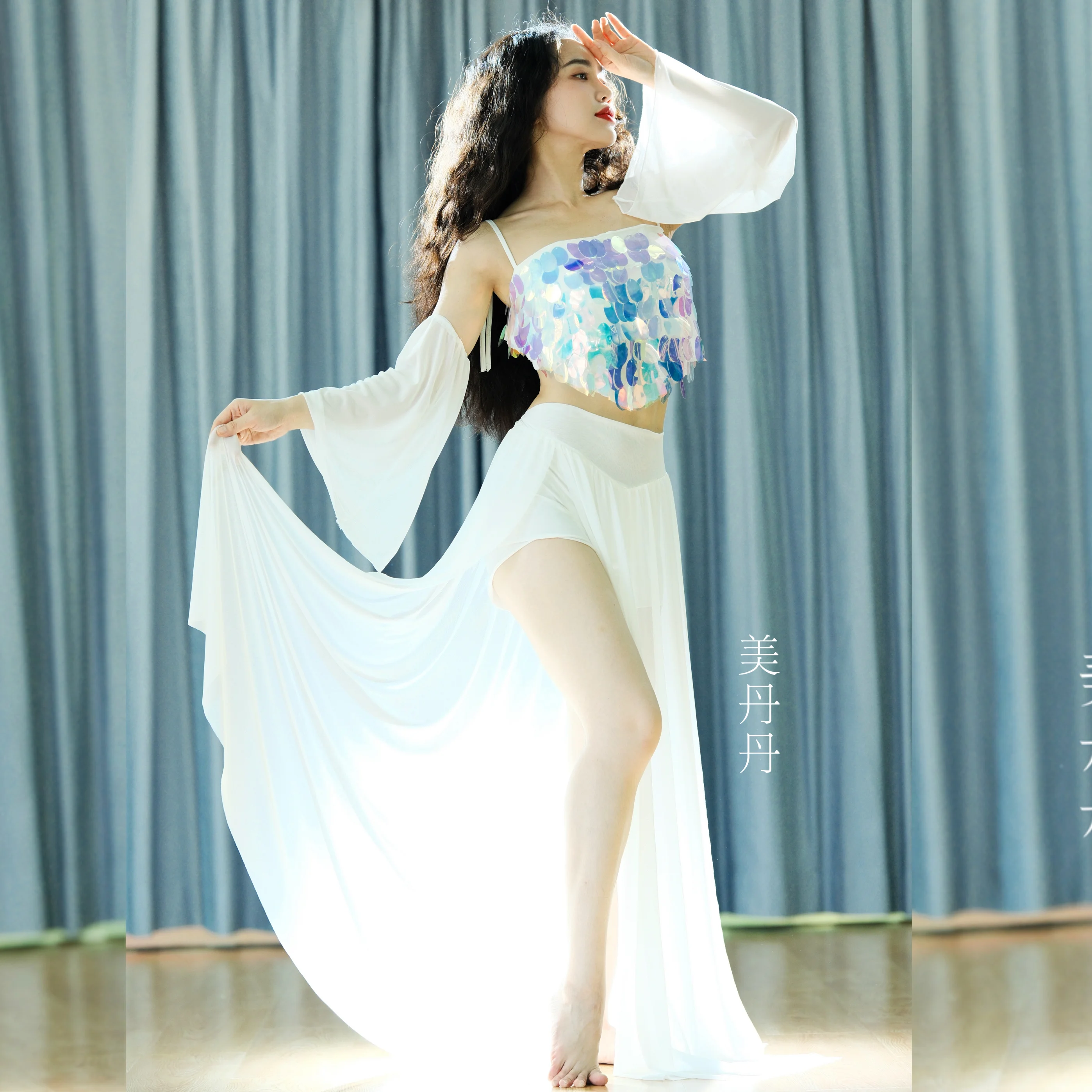 جديد أداء الرقص الشرقي زي المتقدمة الترتر أعلى + الأكمام + تنورة طويلة مثير 3 قطعة مجموعة ممارسة الرقص الشرقي الإناث الكبار