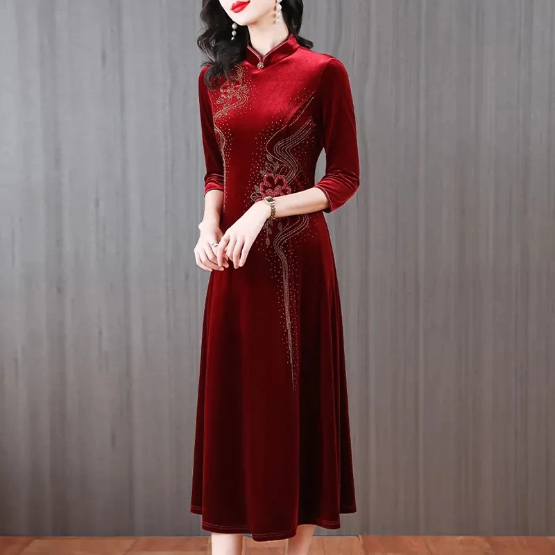 Middle Aged Mother's Lmproved Velvet Cheongsam Dress Women's 2024 New Autumn Joy Mother-in-law Wedding Banquet Noble Toast Skirt