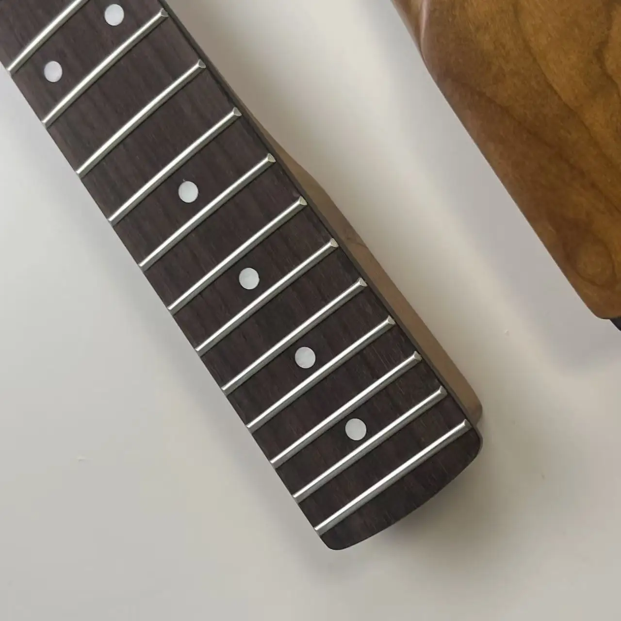 

High-Quality ST Style Guitar Neck - Baked Maple Material with Smooth Rosewood Fingerboard, 22 Frets (22F)