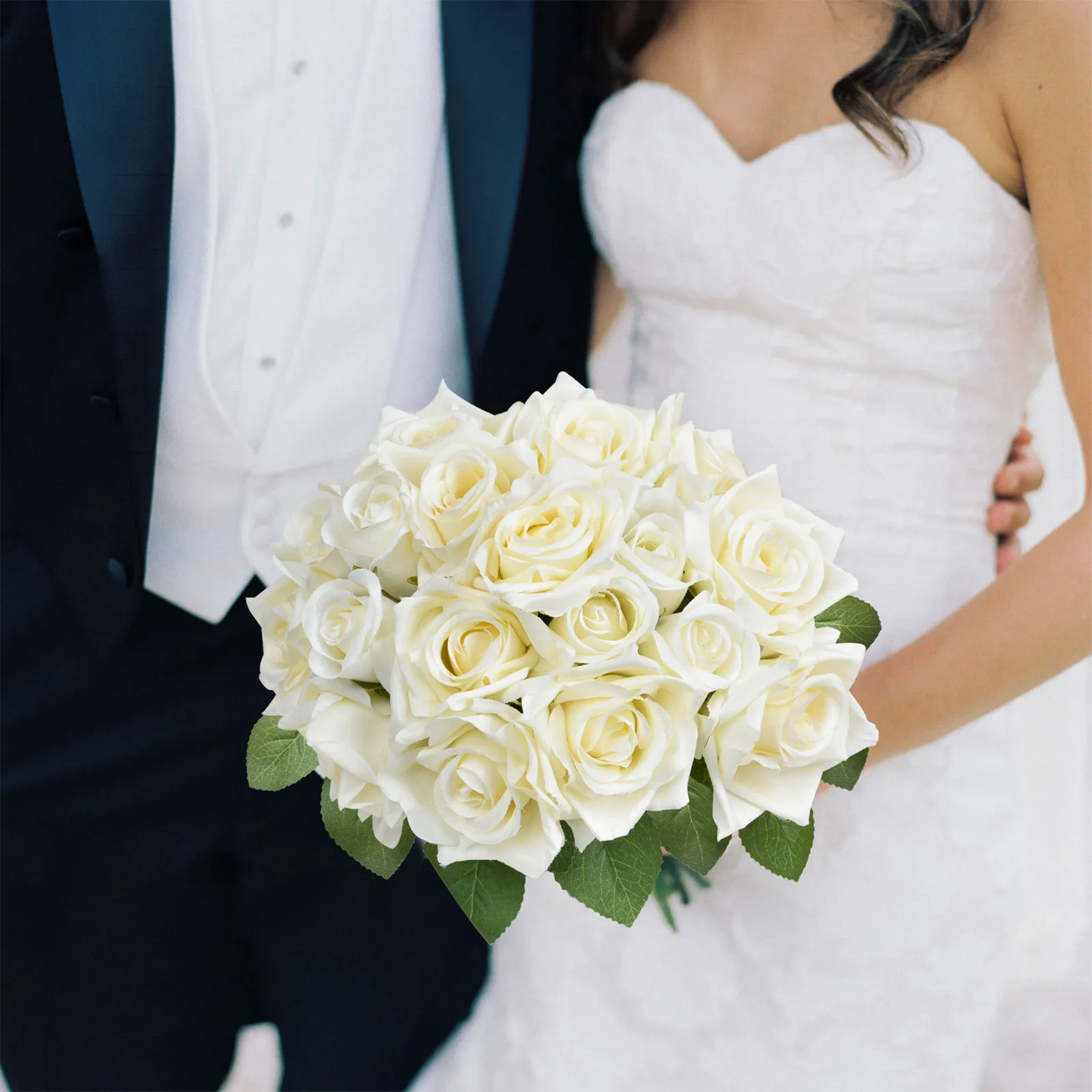 Ramo de flores artificiales de seda, Rosa Blanca, hojas de eucalipto, peonía, flor falsa para mesa de boda, florero de fiesta, decoración del hogar, 9 cabezas