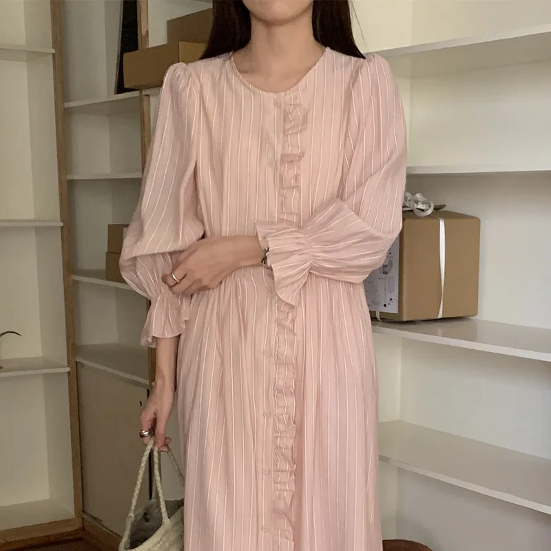 

Розовое платье с цветочным кружевом, свободного кроя, с рукавами-колокол, на одной пуговице, в полоску, в корейском стиле, весна-осень-зима