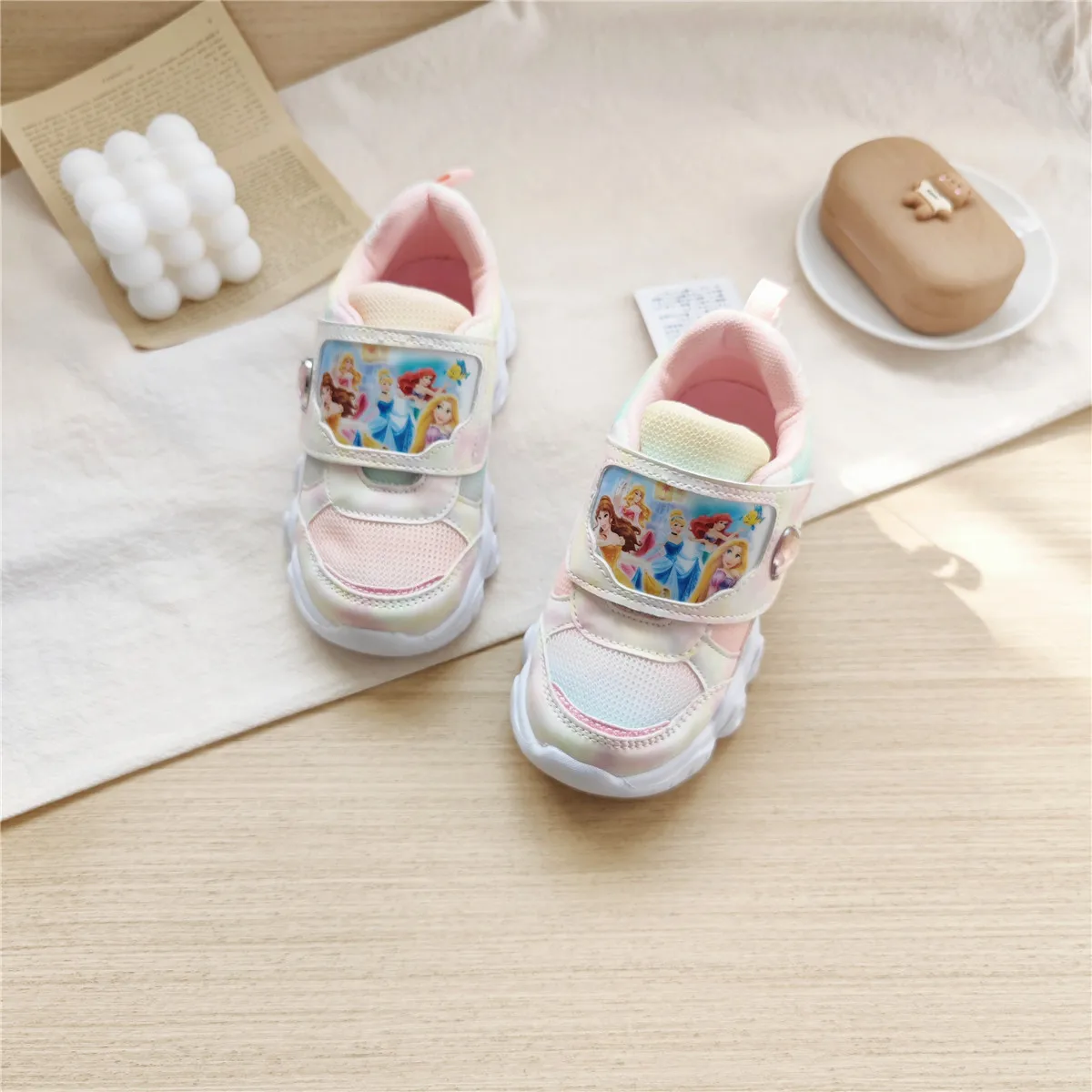 

Детская повседневная обувь ​ Кроссовки сетчатые весенние туфли принцессы с героями мультфильмов для девочек, дышащая противоскользящая толстая подошва, розовый размер 16-19 см