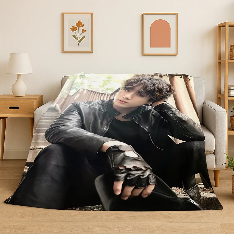 Manta de Franela Suave con Diseño del Famoso Miembro de BTS, Jeon Jung Kook (JK), Cálida y Acogedora para Cama, Sofá, Dormitorio, Sala de Estar, Camping