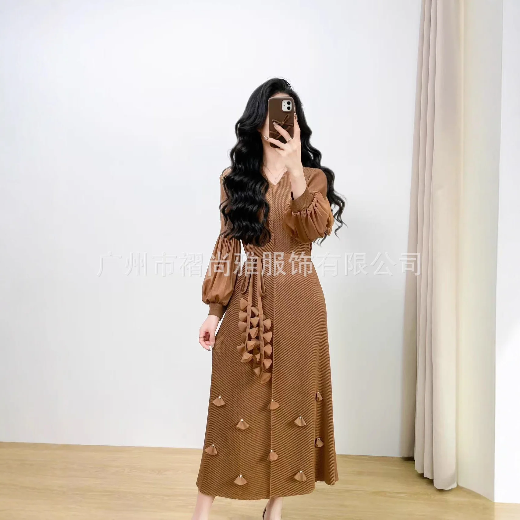 مياكي الطيات 2025 الخريف والشتاء جديد ثلاثي الأبعاد الزهور مقياس السمك الطيات التعادل فستان بلون تنورة أنيقة الإناث