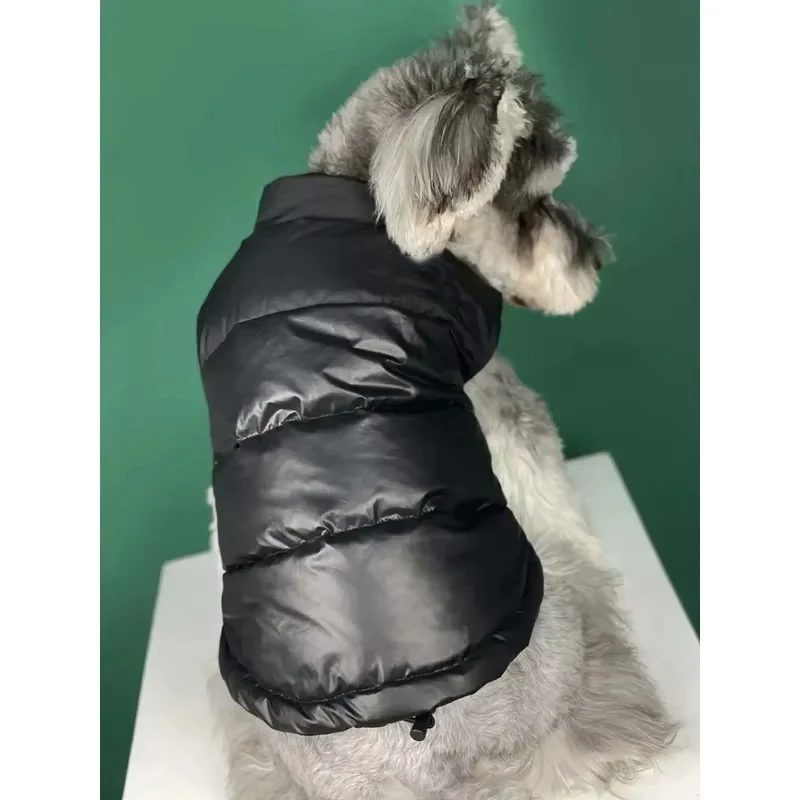 Leichte schwarze Daunenweste für kleine Hunde – gemütliche und warme Winterjacke für Haustiere – stilvolle und funktionale Hundepufferweste