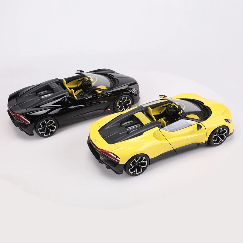 Burago 1:18 Bugatti Mistral Coche deportivo convertible Coche modelo de aleación negro/amarillo