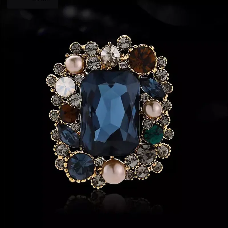 Vintage Kristall-Brosche Elegante Damen-Accessoires Neue Luxus-Strass-Korsage Stilvolle Hochwertige Anstecknadel für Bankett- und Party-Anzüge