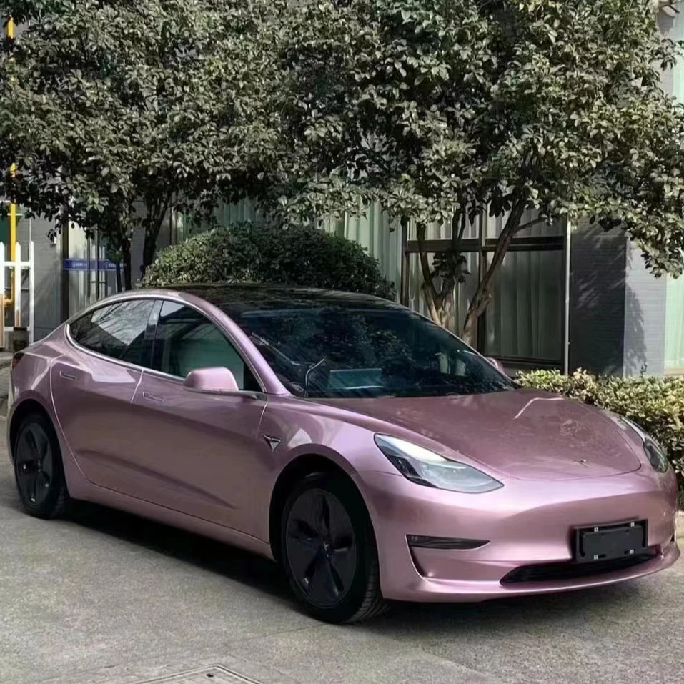 

Розовые глянцевые металлические виниловые автомобильные обертывания Passion, ПЭТ-подложка, индивидуальный узор из углеродного волокна для украшения автомобиля