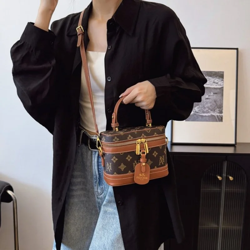 

Unique Leisure Casual Messenger Bag For Women Mini Size Crossbody Purse Solid Color Trendy Versatile Use