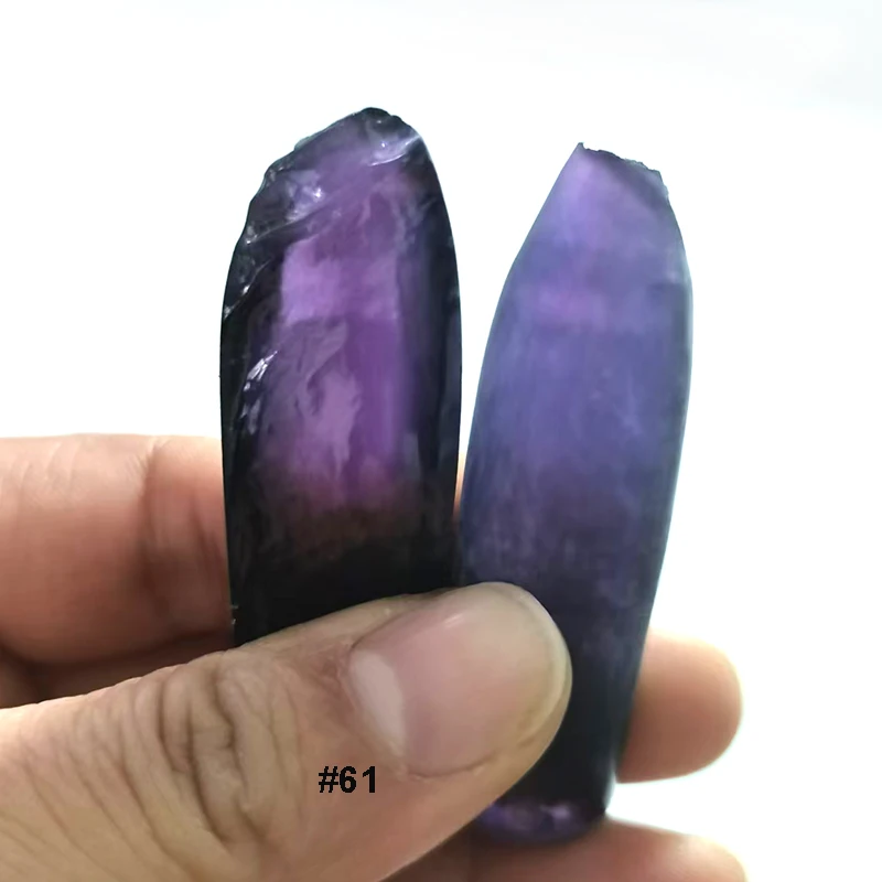 Materia prima de safira artificial de pedra áspera de corindo vermelho roxo sintético para fabricação/decoração de gemas