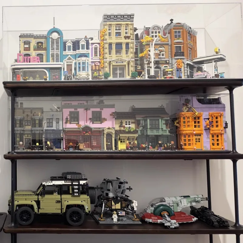 

One-piece acrylic display box for LEGO 10326